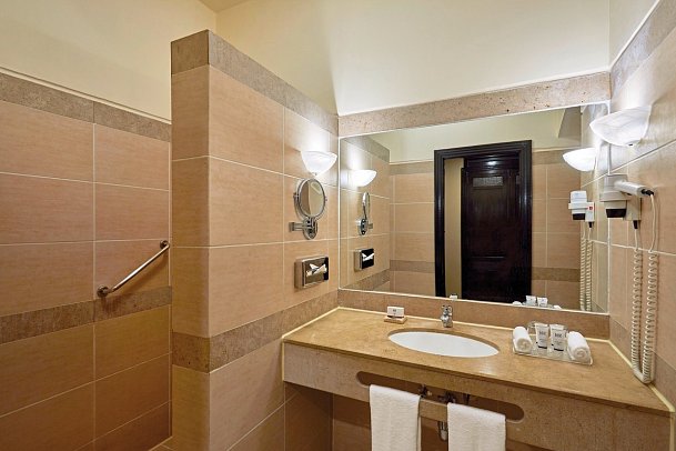 JAZ Belvedere - Beispiel Bad Doppelzimmer Superior (Zimmercodierungen DSM, DCM, DS1 & DC1)