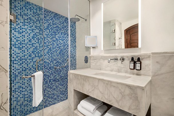 Mövenpick Resort Sharm El Sheikh - Beispiel Bad Doppelzimmer Deluxe (Zimmercodierungen DDN & DCC)