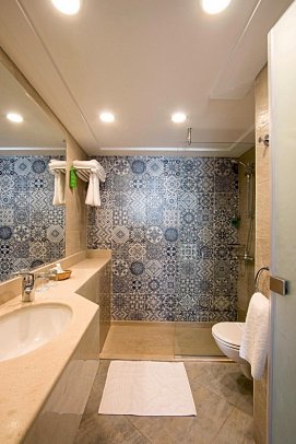 Swiss Inn Resort Dahab - Beispiel Bad Doppelzimmer Superior Meerseite (Zimmercodierung DSC)
