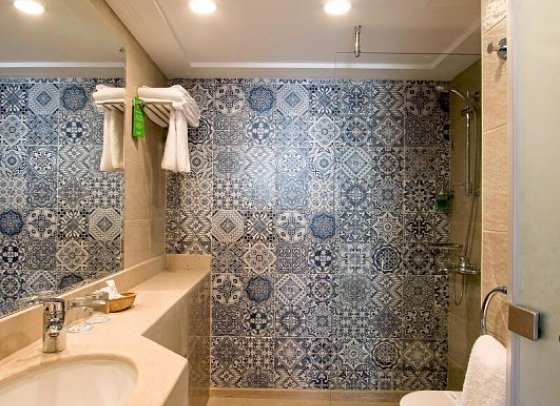 Swiss Inn Resort Dahab - Beispiel Bad Doppelzimmer Superior Meerseite (Zimmercodierung DSC)