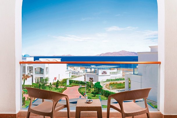 Pickalbatros Palace Resort - Sharm El Sheikh - Beispiel Balkon Doppelzimmer Standard Meerblick (Zimmercodierungen DGM & DCM)