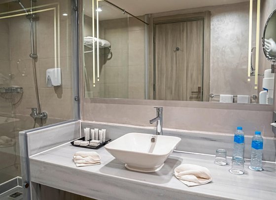 Pickalbatros Royal Grand Resort - Beispiel Bad Doppelzimmer Elite Deluxe Meerblick (Zimmercodierung DDO)