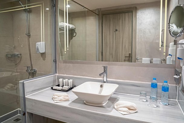 Pickalbatros Royal Grand Resort - Beispiel Bad Doppelzimmer Elite Deluxe Meerblick (Zimmercodierung DDO)