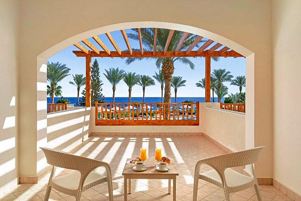 Pickalbatros Royal Grand Resort - Beispiel Balkon Doppelzimmer Deluxe Meerblick (Zimmercodierung DDM)