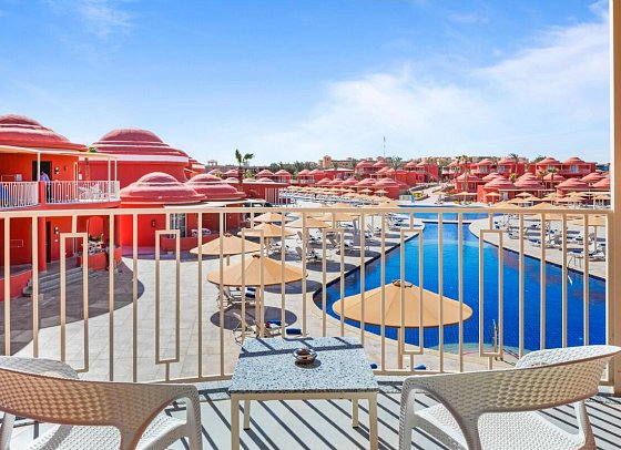 Pickalbatros Laguna Club Resort - Beispiel Balkon Doppelzimmer Standard Poolblick (Zimmercodierung DGP)