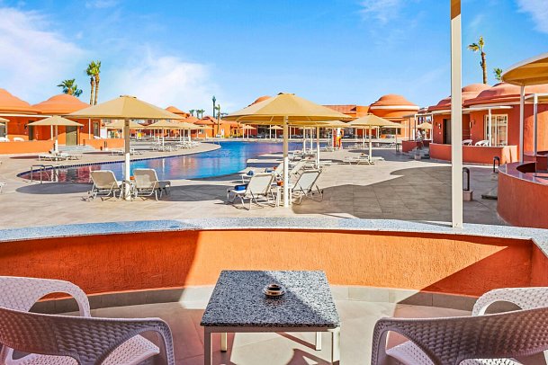 Pickalbatros Laguna Club Resort - Beispiel Terrasse Bungalow Poolblick (Zimmercodierung BPP)