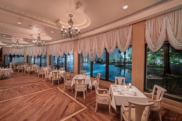 Reef Oasis Blue Bay Resort & Spa