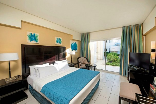 Reef Oasis Blue Bay Resort & Spa - Wohnbeispiel Familienzimmer Gartenblick (Zimmercodierungen DI1 & FBG)