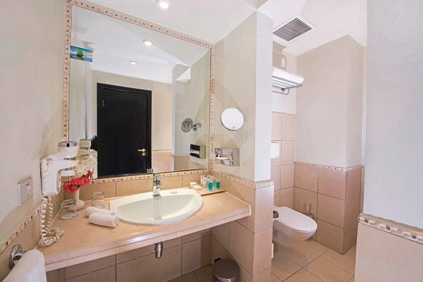 Sentido Reef Oasis Senses Resort - Beispiel Bad Doppelzimmer Superior Gartenblick (Zimmercodierungen DSG & DCG)