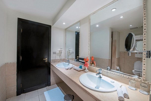 Sentido Reef Oasis Senses Resort - Beispiel Bad Familienzimmer Gartenblick (Zimmercodierung F1G)