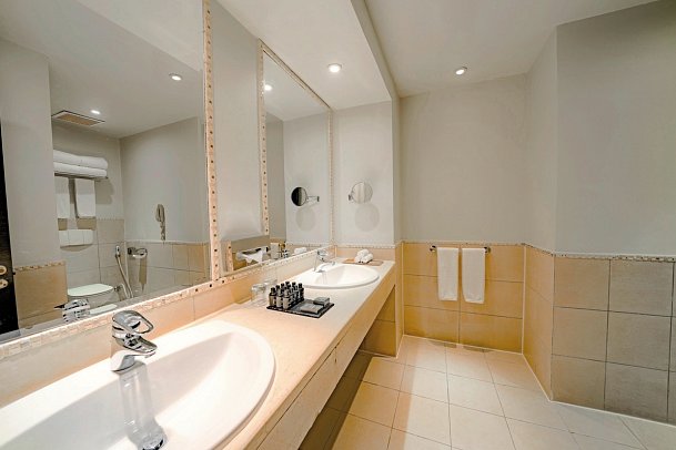 Sentido Reef Oasis Senses Resort - Wohnbeispiel Familienzimmer Poolblick (Zimmercodierung F1P)