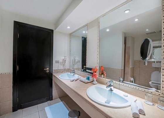 Sentido Reef Oasis Resort - Beispiel Bad Familienzimmer (Zimmercodierungen F1G, FBG, FBP & F1P)