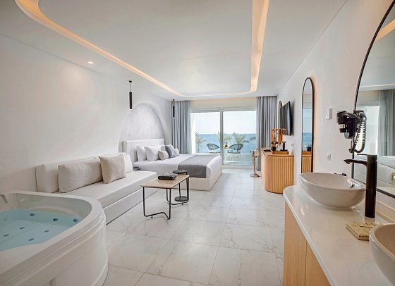 White Hills Resort - Wohnbeispiel Doppelzimmer Deluxe Jacuzzi Meeresfront (Zimmercodierungen DDO & DCO)