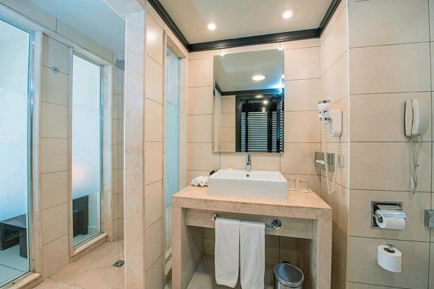 Reef Oasis Beach Resort - Beispiel Bad Doppelzimmer Superior (Zimmercodierungen DSG, DCG, DSP & DCP)