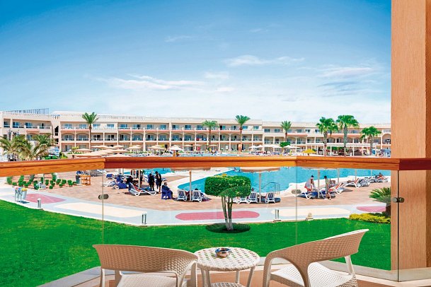 Pickalbatros Royal Moderna Resort - Sharm El Sheikh - Beispiel Balkon Doppelzimmer Standard Poolblick (Zimmercodierungen DGP & DCP)
