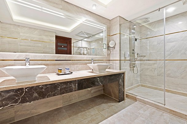 Pickalbatros Royal Moderna Resort - Sharm El Sheikh - Beispiel Bad Familienzimmer Standard (Zimmercodierung FG1)