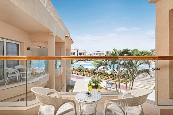 Pickalbatros Royal Moderna Resort - Sharm El Sheikh - Wohnbeispiel Juniorsuite Poolblick (Zimmercodierung J1P)