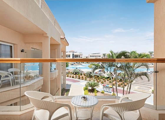 Pickalbatros Royal Moderna Resort - Sharm El Sheikh - Wohnbeispiel Juniorsuite Poolblick (Zimmercodierung J1P)