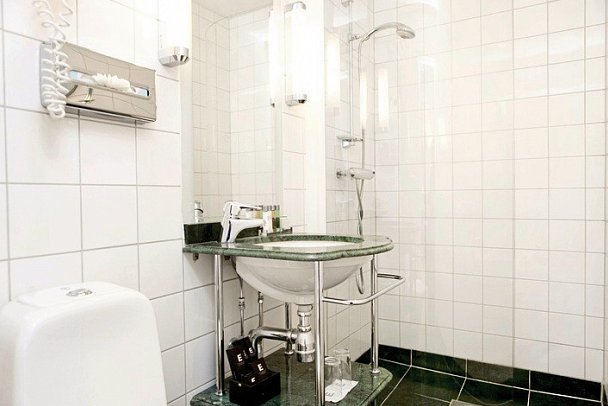 Elite Palace Hotel - Beispiel Bad (Zimmercodierungen DB1 & DG1)