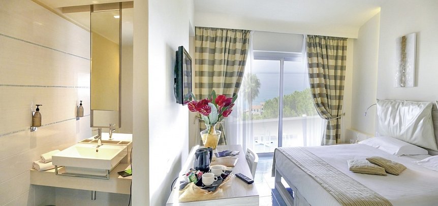 Scoglio della Galea - Wohnbeispiel Doppelzimmer Meerblick (Zimmercodierung UGM)