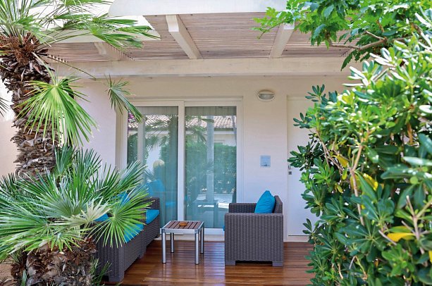 Baia del Godano Resort & Spa - Terrasse Doppelzimmer Komfort (Zimmercodierung DF1)