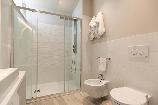 Borgo Donna-Canfora - Badezimmer Doppelzimmer (Zimmercodierung DB1)