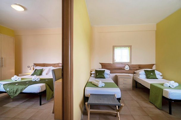 Villaggio Borgo Degli Ulivi - Wohnbeispiel Familienzimmer (Zimmercodierung DB2)