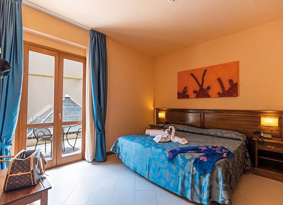 Hotel Tropis - Wohnbeispiel Doppelzimmer (Zimmercodierung DG1)
