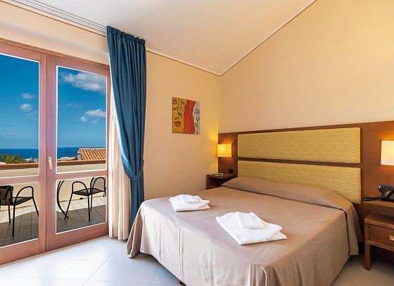 Hotel Tropis - Wohnbeispiel Doppelzimmer Meerblick (Zimmercodierung D1M)