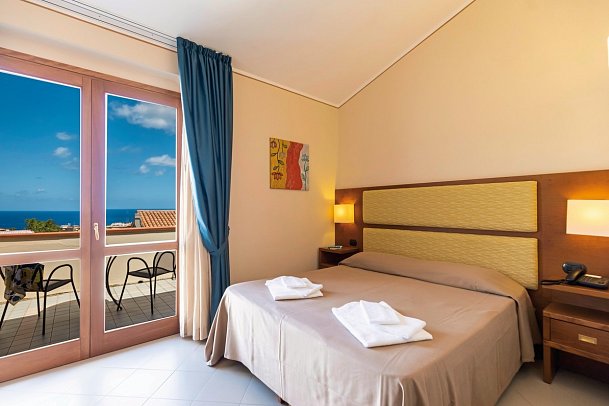 Hotel Tropis - Wohnbeispiel Doppelzimmer Meerblick (Zimmercodierung D1M)