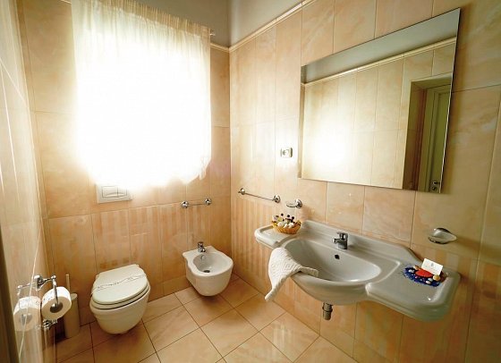 Palazzo Toraldo Di Francia - Badezimmer Beispiel Doppelzimmer (Zimmercodierung DB1)