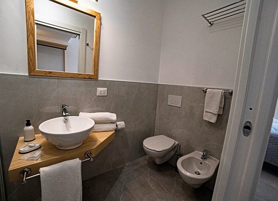 Middle Town Palace Tropea - Beispiel Badezimmer Doppelzimmer (Zimmercodierung DB1)