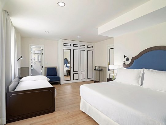 H10 Corregidor Boutique Hotel - Wohnbeispiel Dreibettzimmer (Zimmercodierung TB1)