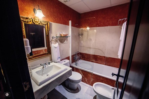 Hacienda Posada de Vallina - Badbeispiel (Zimmercodierungen DB1 & DB3)