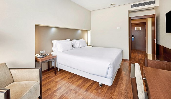 NH Sevilla Plaza de Armas - Wohnbeispiel Dreibettzimmer Superior (Zimmercodierung TS1)