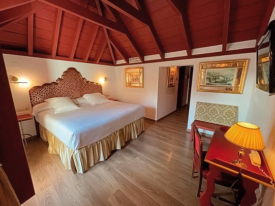 Hotel Las Casas de la Judería de Córdoba - Wohnbeispiel Juniorsuite (Zimmercodierung JB1)