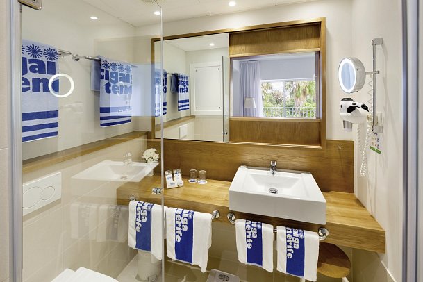 Tigaiga - Badbeispiel Doppelzimmer mit Parkblick (Zimmercodierung D1G)