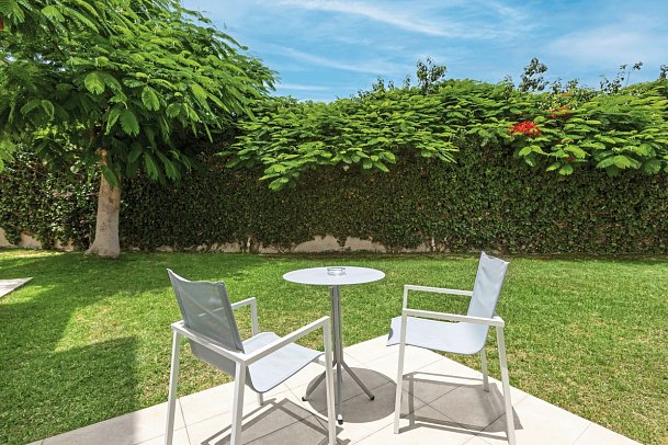 Alexandre Hotel Gala - Wohnbeispiel Familienzimmer Gartenblick (Zimmercodierung FBG)