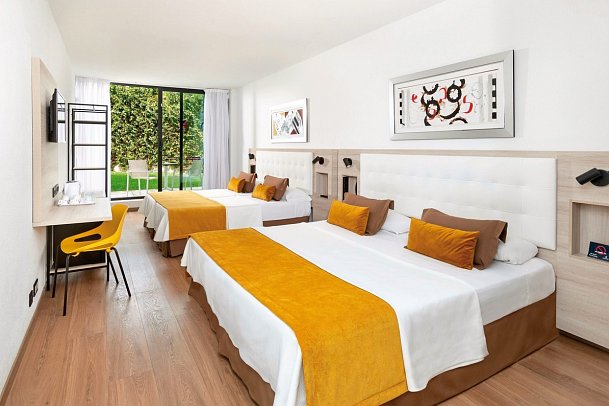 Alexandre Hotel Gala - Wohnbeispiel Familienzimmer Gartenblick (Zimmercodierung FBG)