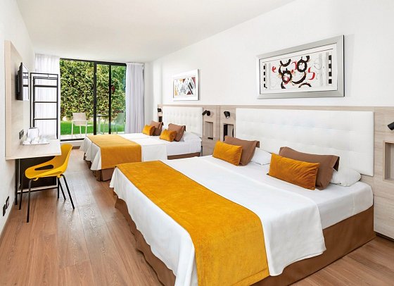Alexandre Hotel Gala - Wohnbeispiel Familienzimmer Gartenblick (Zimmercodierung FBG)