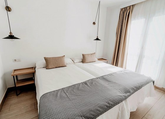 Lagos de Fañabé Beach Resort - Wohnbeispie Apt. 1 Schlafzimmer Deluxe untere Etage Poolzugang (Zimmercodierung AD2)