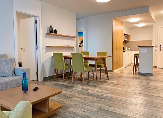 Tigaiga Suites - Wohnbeispiel Appartement 2 Schlafzimmer seitlicher Meerblick (Zimmercodierung OBN)