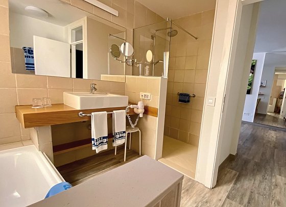 Tigaiga Suites - Wohnbeispiel Appartement 1 Schlafzimmer seitlicher Meerblick (Zimmercodierungen ABN & OBN)