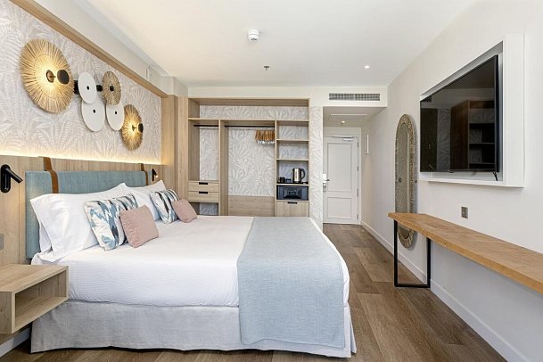 Mediterranean Palace - Wohnbeispiel Doppelzimmer Poolblick (Zimmercodierung D1P)