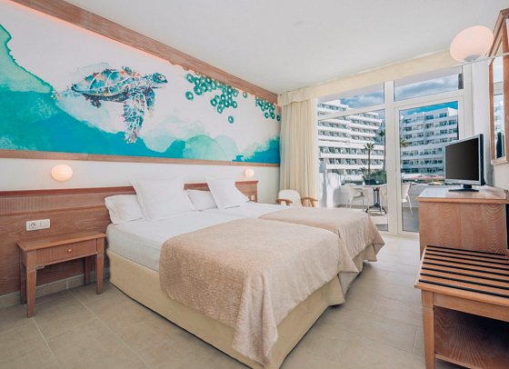 Iberostar Waves Las Dalias - Wohnbeispiel Doppelzimmer Poolblick Terrasse (Zimmercodierungen D3P & D4P)