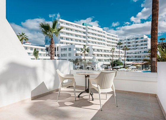 Iberostar Waves Las Dalias - Wohnbeispiel Familienzimmer Poolblick (Zimmercodierungen F1P & F2P)