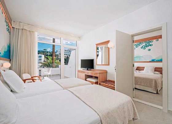 Iberostar Waves Las Dalias - Wohnbeispiel Familienzimmer mit Verbindungstür (Zimmercodierungen FV1 & FV2)