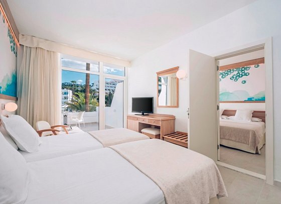 Iberostar Waves Las Dalias - Wohnbeispiel Familienzimmer Verbindungstür Meerblick (Zimmercodierungen FV5 & FV6)