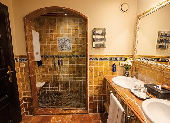 Europe Villa Cortés - Wohnbeispiel Doppelzimmer Gartenblick (Zimmercodierungen DBG & D1G)
