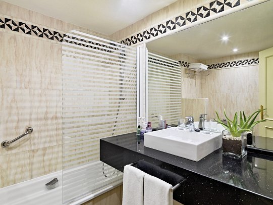 H10 Conquistador - Wohnbeispiel Juniorsuite seitl. Meerblick (Zimmercodierung JBN)